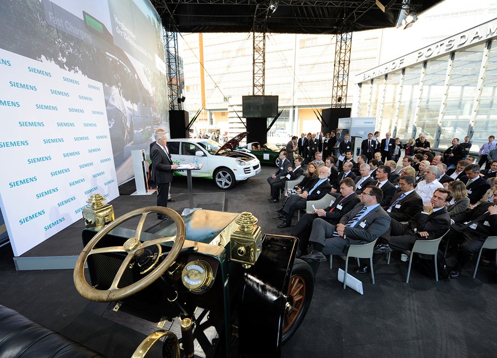 Premiere at the Siemens Pavilion: 105 years of electromobility in Berlin