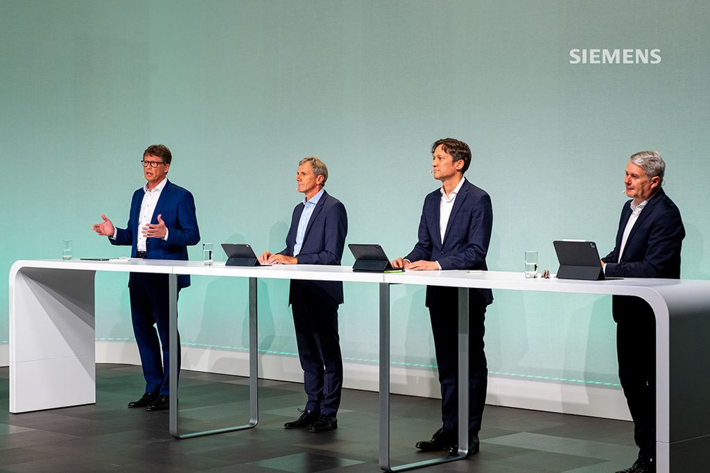 Q&A session at Siemens AG’s Capital Market Day on June 24, 2021: (l-r) Matthias Rebellius, Siemens AG Managing Board member and CEO of Smart Infrastructure, Axel Meier, Chief Financial Officer of Smart Infrastructure, Michael Peter, CEO of Siemens Mobility, and Karl Blaim, Chief Financial Officer of Siemens Mobility, answering analysts’ questions.