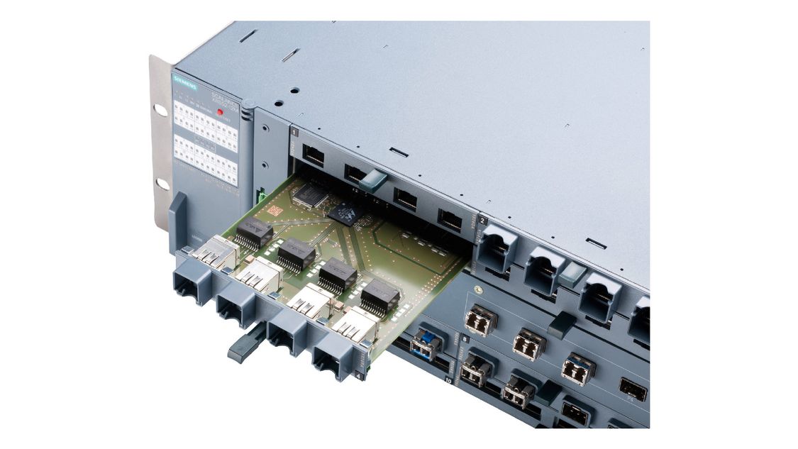 SCALANCE X-500 layer 3 switch with media module