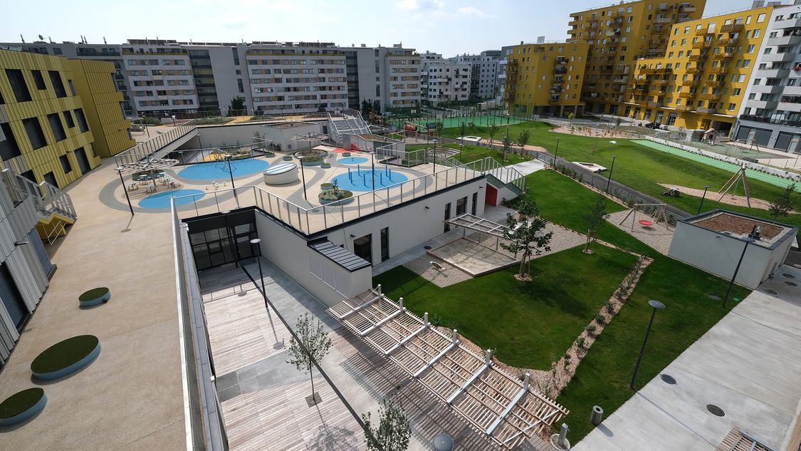 Inauguré en 2020, le campus « Christine Nöstlinger » abrite une maternelle, une école et des infrastructures de loisirs.
