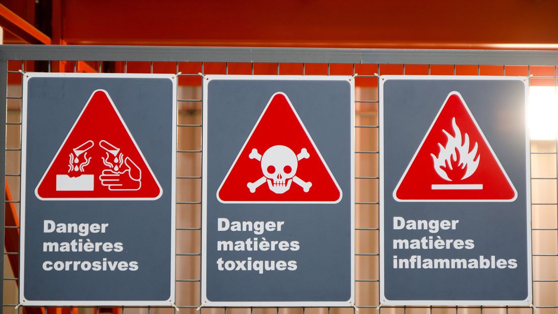 Verschiedene industrielle Warnzeichen