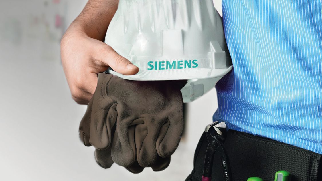 Nahaufnahme mit Siemens-Helm