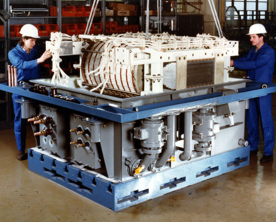 Installation of a transfomer in Nuremberg, 1990