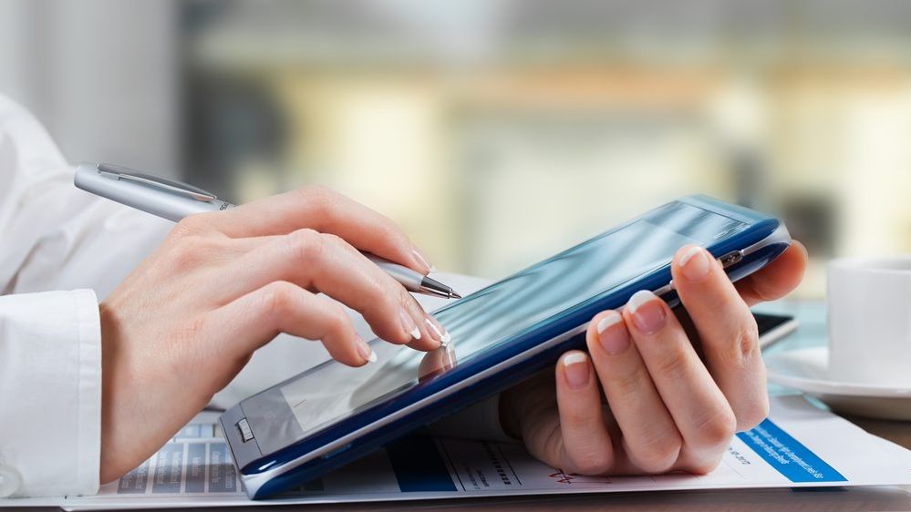 lady holding a tablet looking at finance lease options