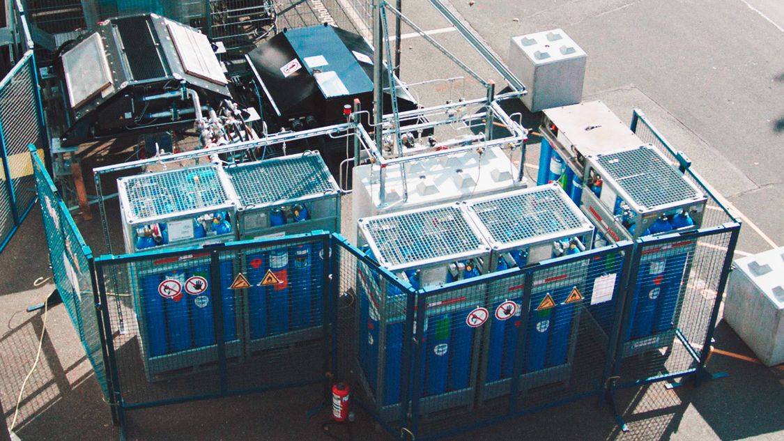 Testcenter von Siemens Mobility in Nürnberg mit Hydrogen-Behältern.