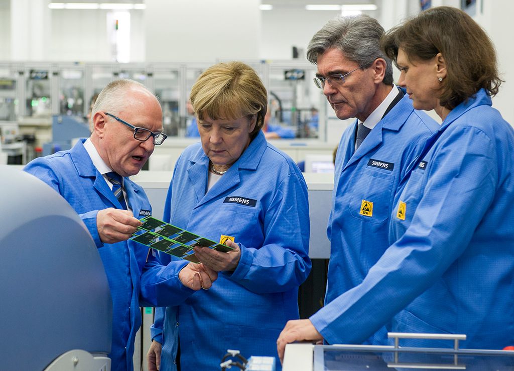 Bundeskanzlerin Angela Merkel besucht die "Digitale Fabrik" in Amberg