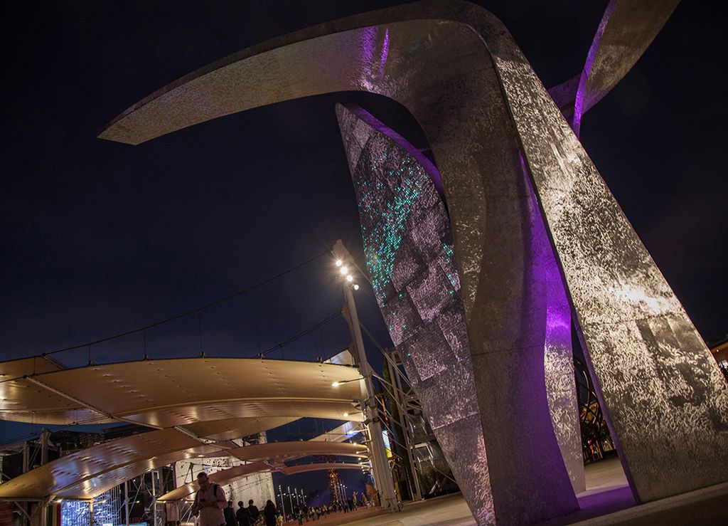 Internationale Kunst für die EXPO 2015 - Auf der Piazza Italia wurden vier Monumental-Skulpturen errichtet, die das Architekturbüro von Daniel Libeskind im Auftrag von Siemens entworfen hat