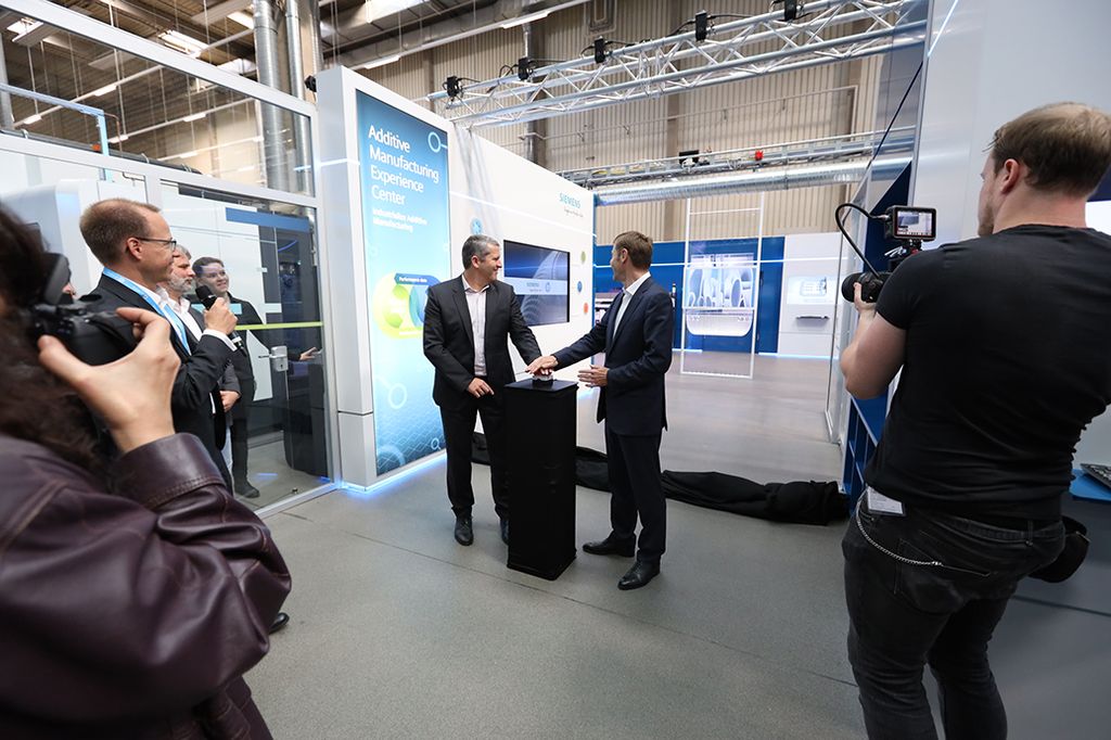 Press Conference of Siemens and HP