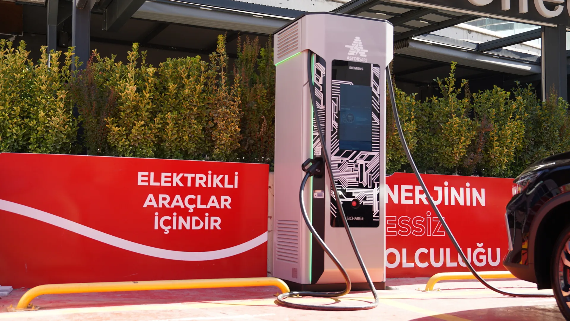 Siemens SICHARGE D gyorstöltő Ankarában, Törökországban, egy bevásárlóközpont mellett. Forrás: Siemens 