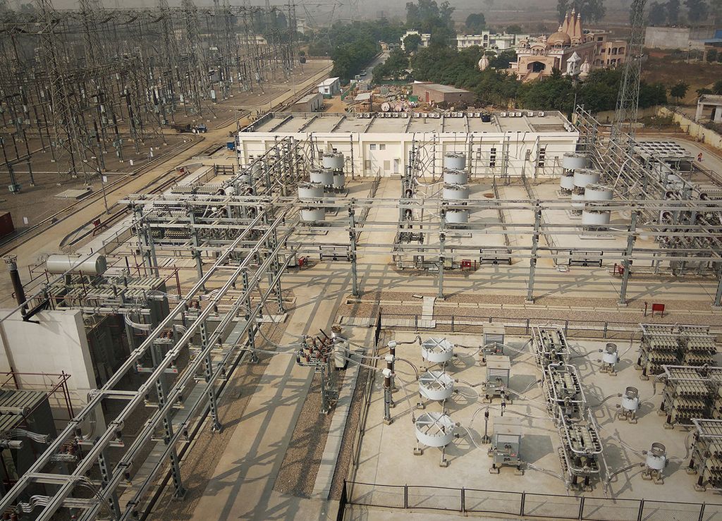 The picture shows the Siemens SVC systems in India