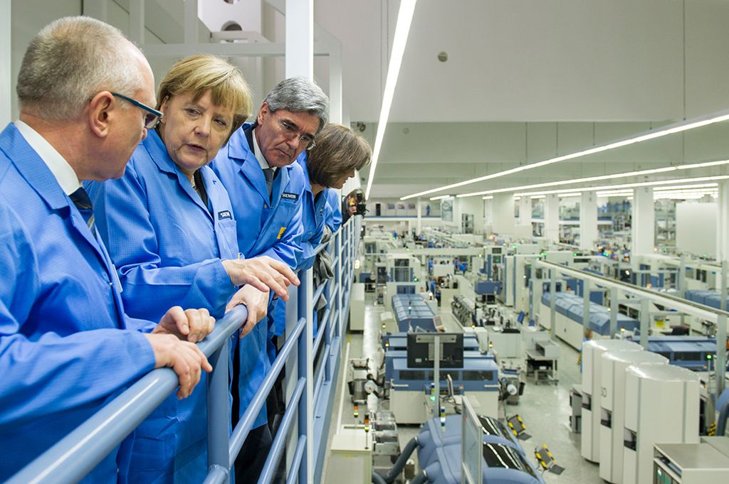 Bundeskanzlerin Angela Merkel besucht die "Digitale Fabrik" in Amberg