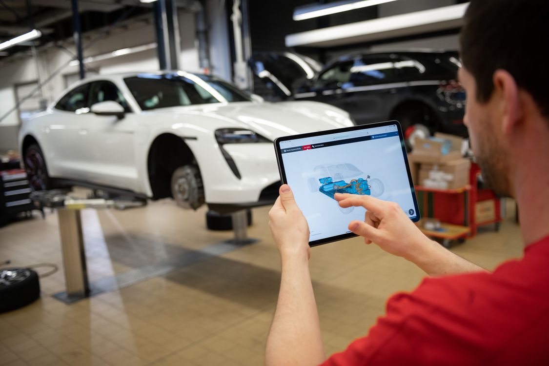 When a service employee holds their tablet up to a vehicle, they see a display of the animated 3D data for the specific vehicle part