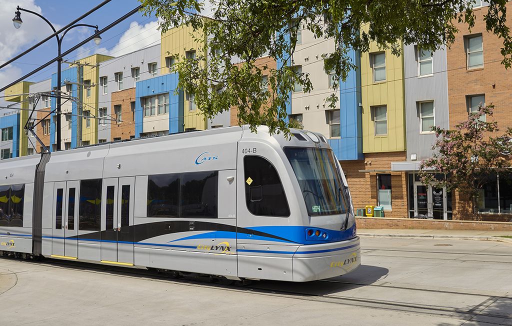Batterie Hybridstraßenbahnen von Siemens Mobility gehen in Charlotte, North Carolina, in den Fahrgastbetrieb