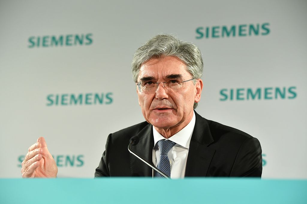 In the picture from left to right: Michael Sen, Co-CEO Gas and Power and designated CEO of Siemens Energy; Joe Kaeser, President and CEO of Siemens AG; Ralf P. Thomas, Chief Financial Officer and member of the Managing Board of Siemens AG and Roland Busch, Deputy CEO, CTO, CHRO of Siemens AG.