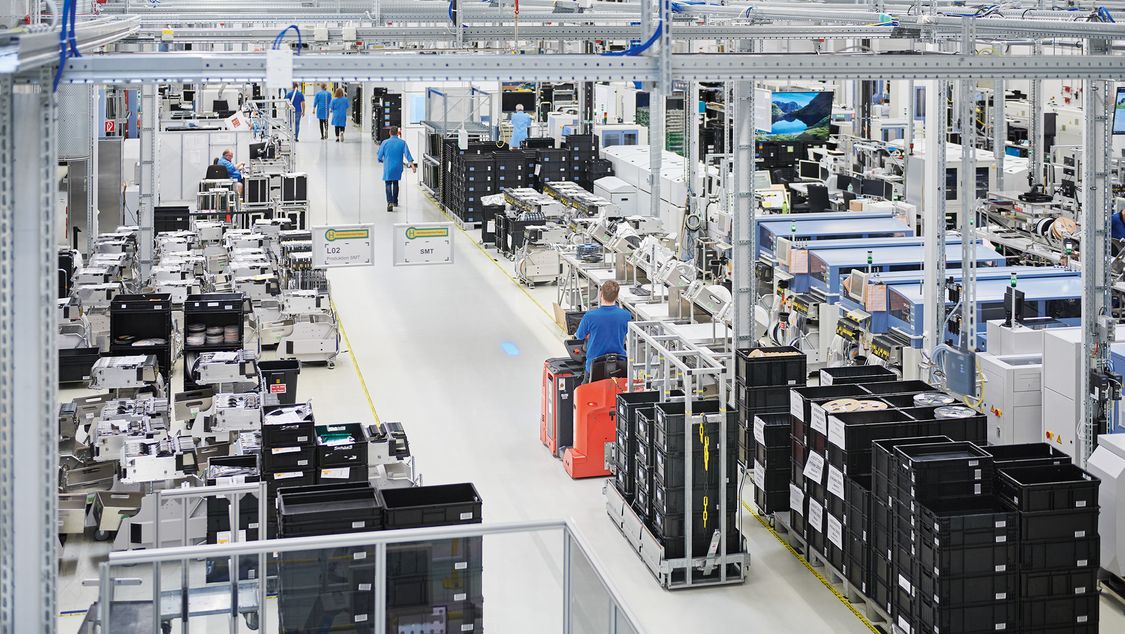 Siemens AG | Fürth | Germany view into production hall