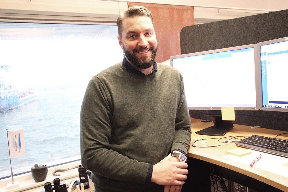 Produktionsplanerare Eric Berndtsson kan ägna sig åt andra saker de timmar som sparas med det nya automatiserade handhavandet för produktionsplanering av rörledningssystemet.