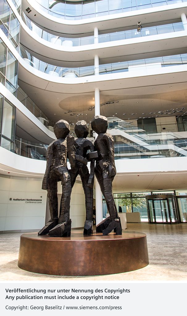 Bronzeskulptur "Schwesterngruppe" in der Siemens Konzernzentrale eingeweiht 
