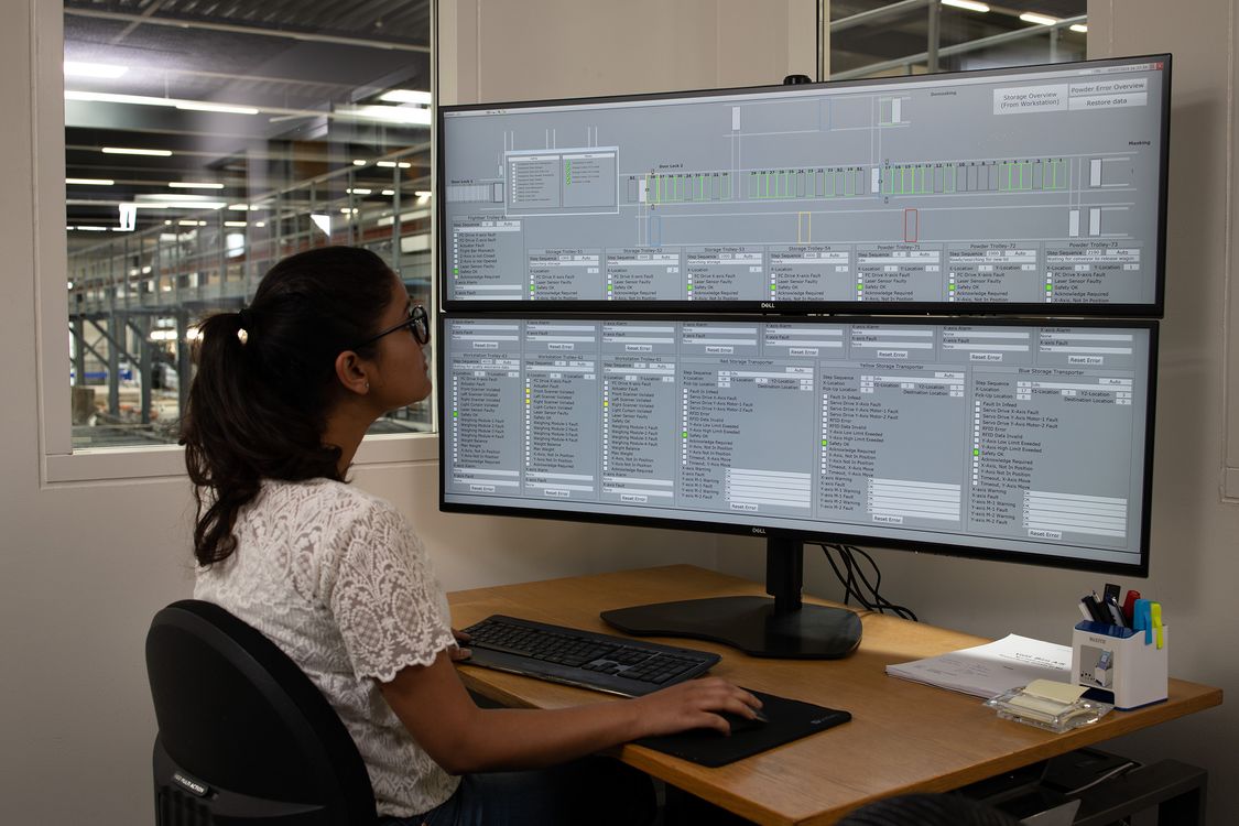 SCADA engineer in front of the WinCC system
