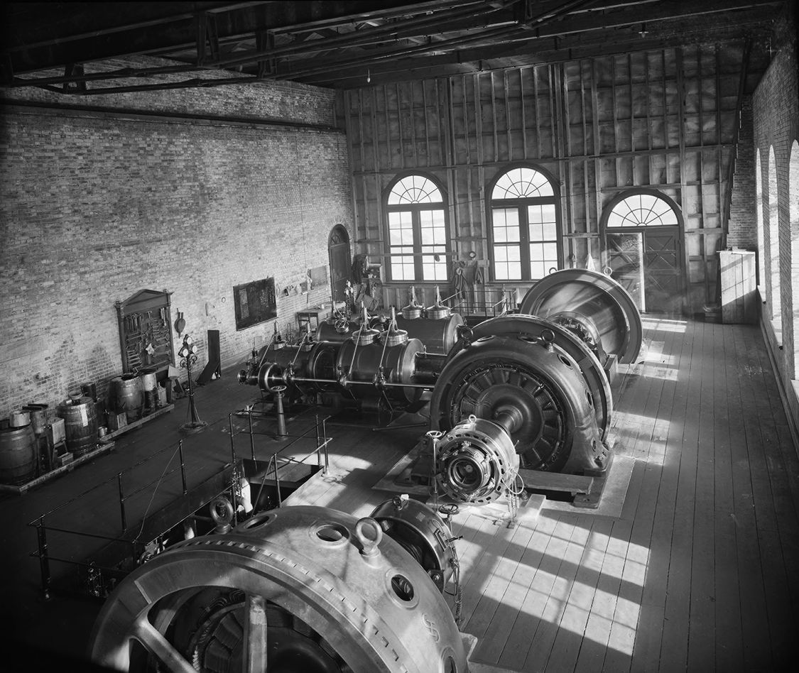 The machine room at the power plant for the Kobu railway, 1905