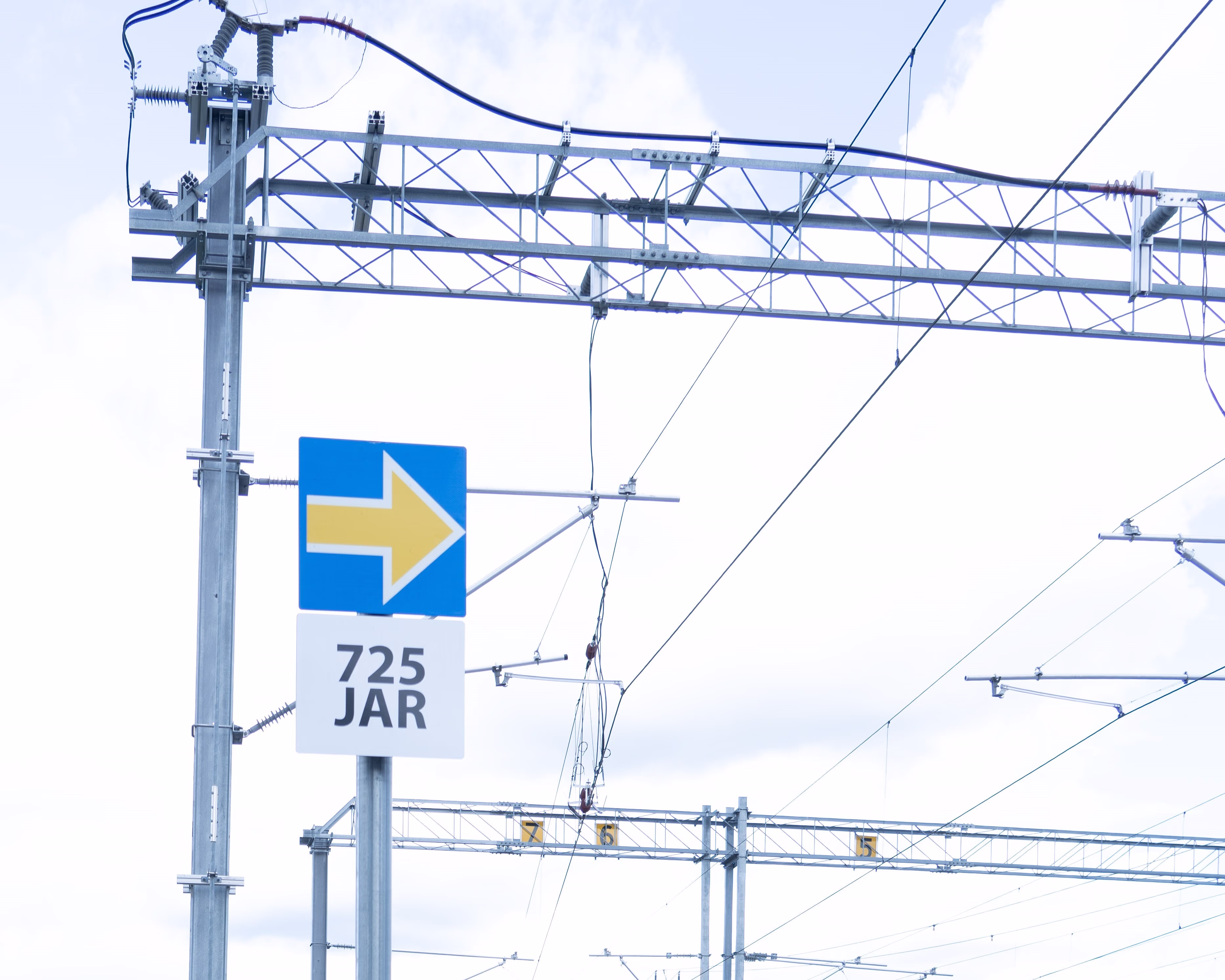 Marker board '725 JAR', overhead electric wires