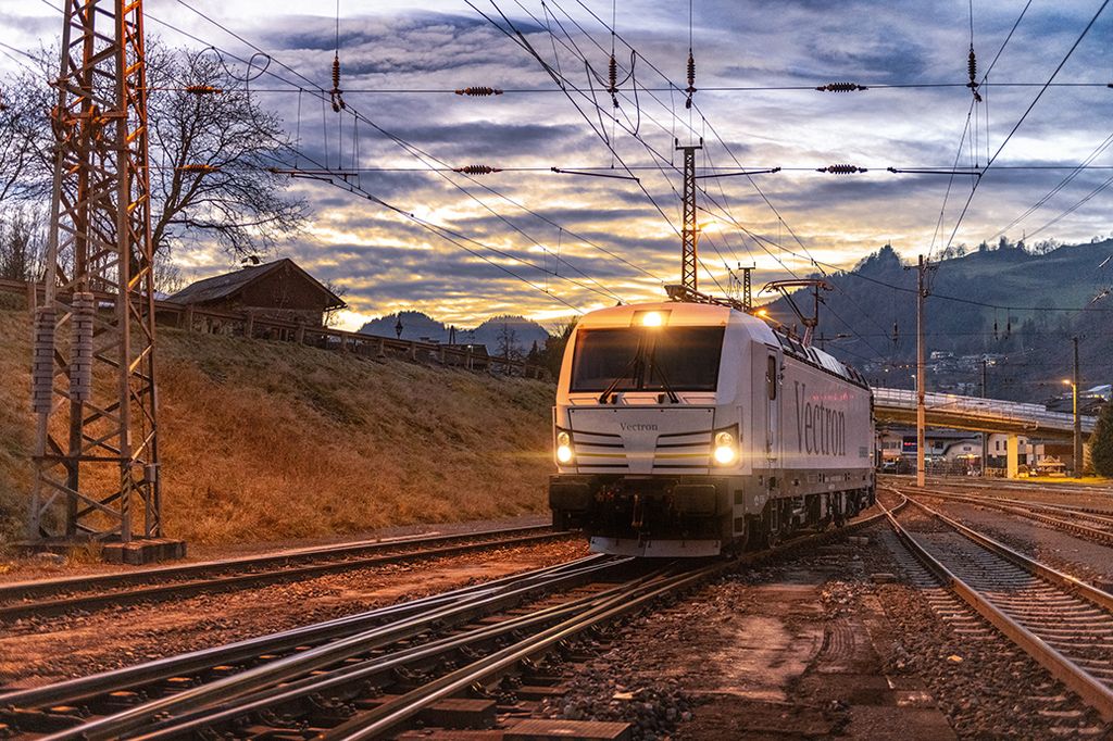Siemens Mobility sells 1,000th Vectron locomotive				
