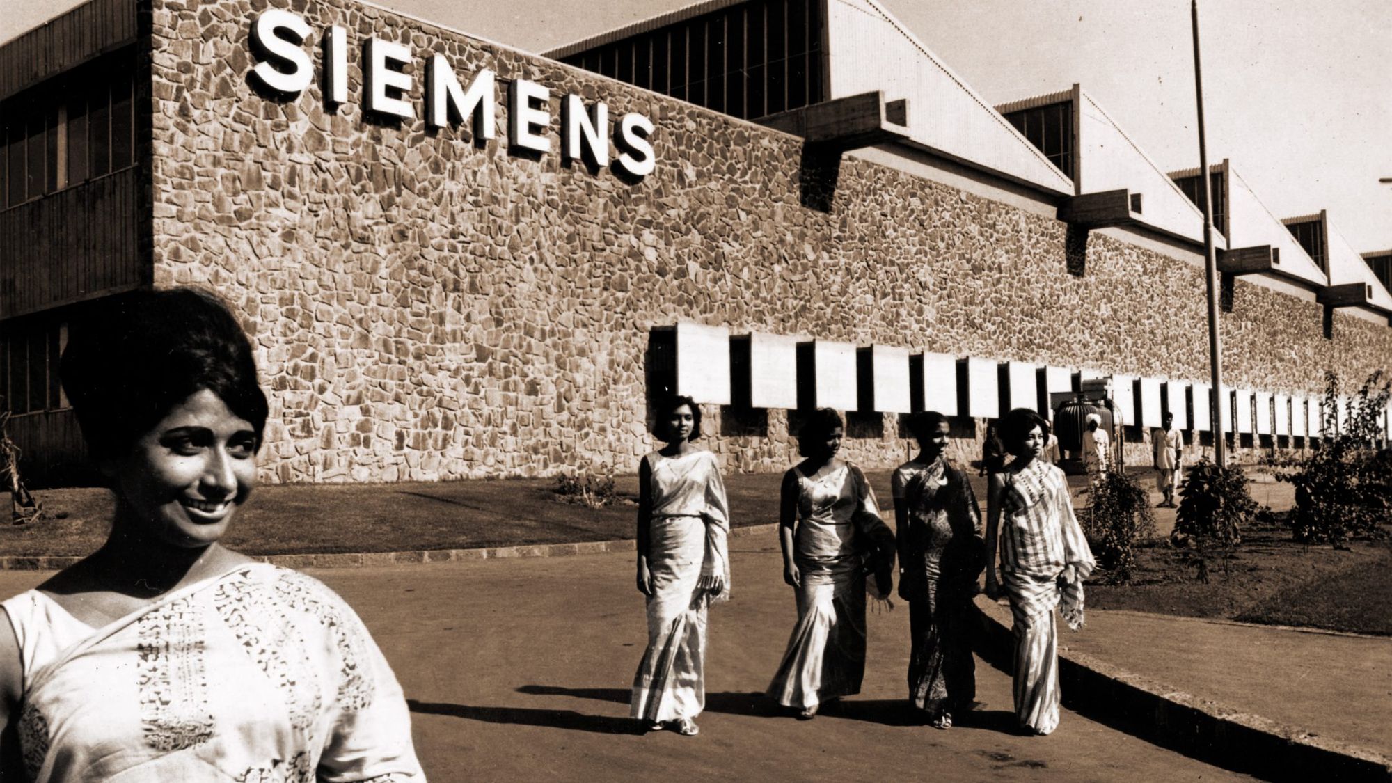 1966–1988 - Siemens Global