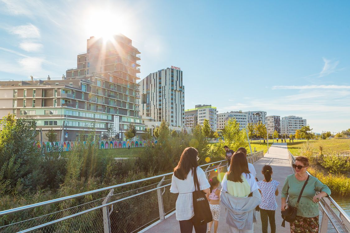 Siemens provides cities with expert services for the entire lifecycle of a smart campus – from planning and operation to maintenance and even financing.