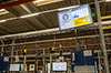 Store skærme på fabriksgulvet informerer operatørerne