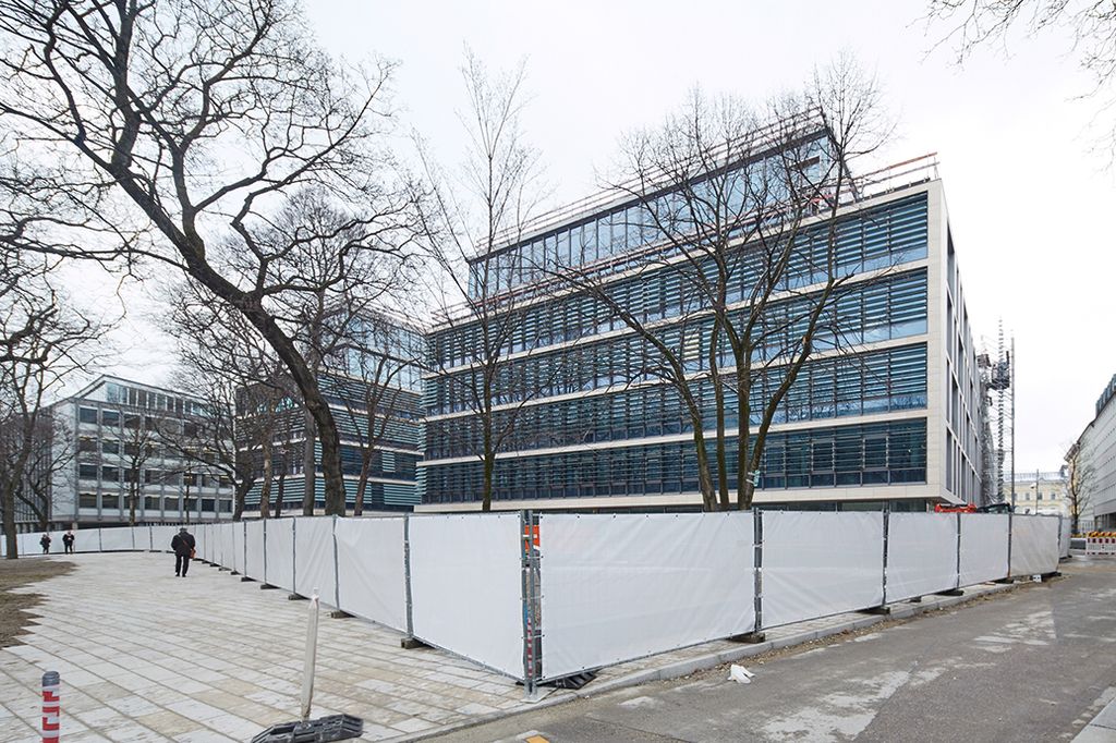 Start der Innenhof-Bepflanzung in neuer Siemens-Konzernzentrale