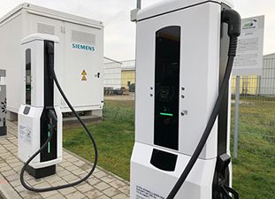 Das Bild zeigt die Ladestation
