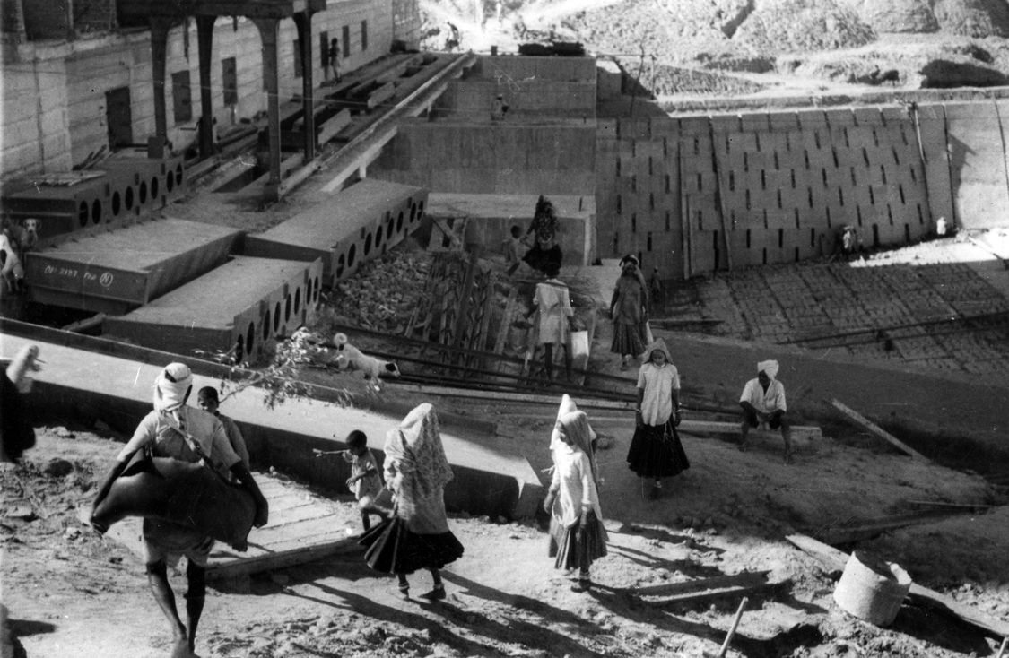 Die Grundsteine zur Energieversorgung sind gelegt – Das Kraftwerk Pathri in unterschiedlichen Bauphasen, 1955