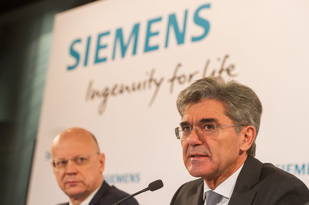 Im Bild von links nach rechts: Dr. Ralf P. Thomas, Mitglied des Vorstands der Siemens AG und Leitung Finance and Controlling und Joe Kaeser, Vorsitzender des Vorstands der Siemens AG