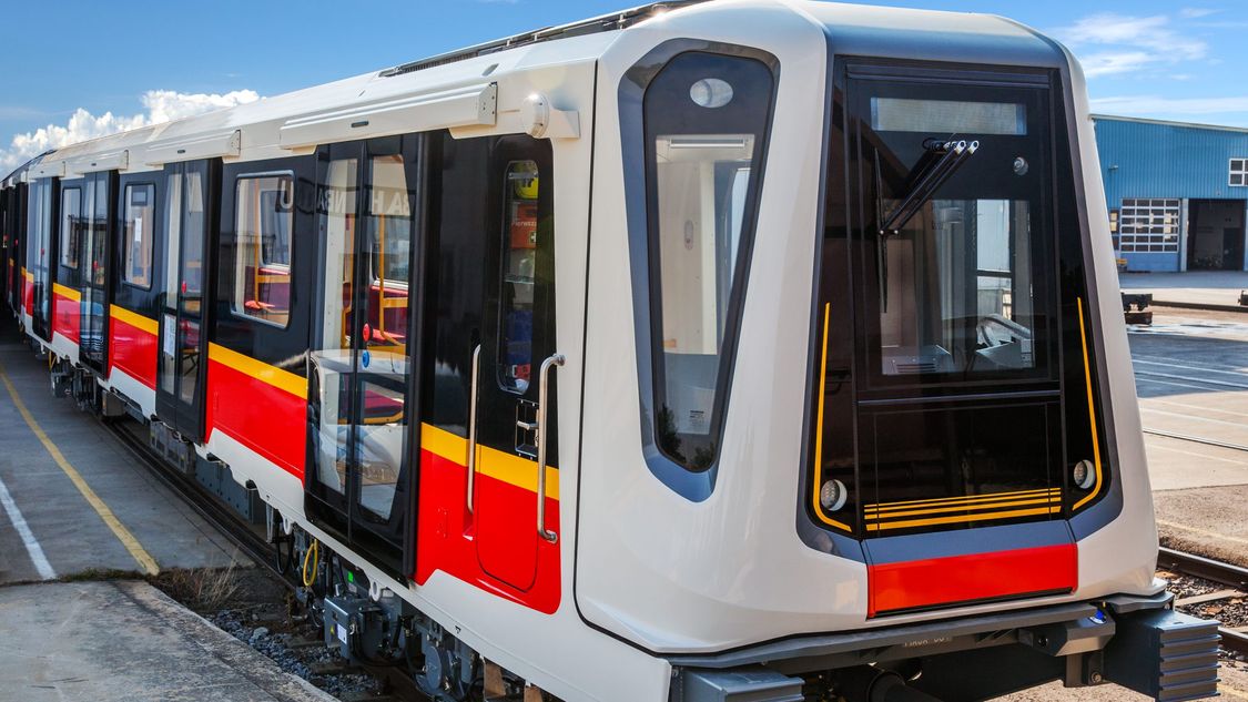 Ein Metro-Zug von Siemens Mobility in Warschau.