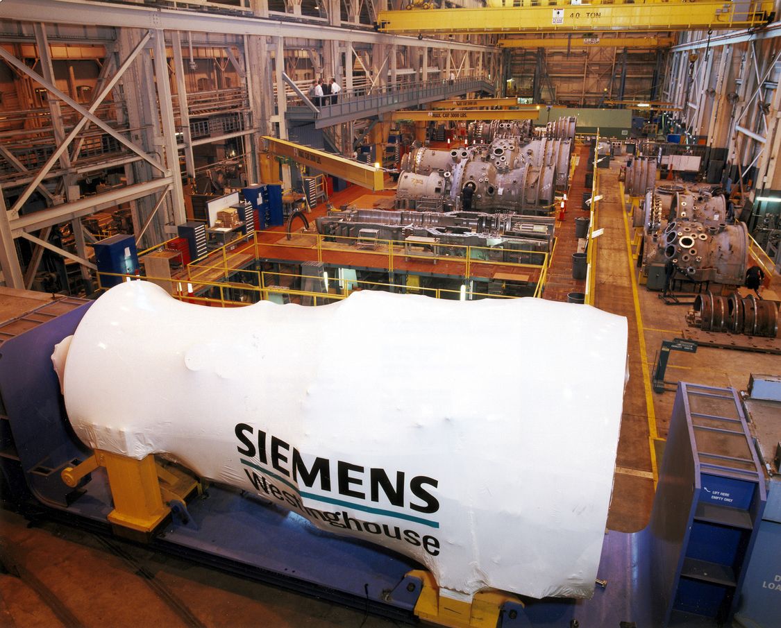 Delivery of a Siemens-Westinghouse turbine in Hamilton, 2002