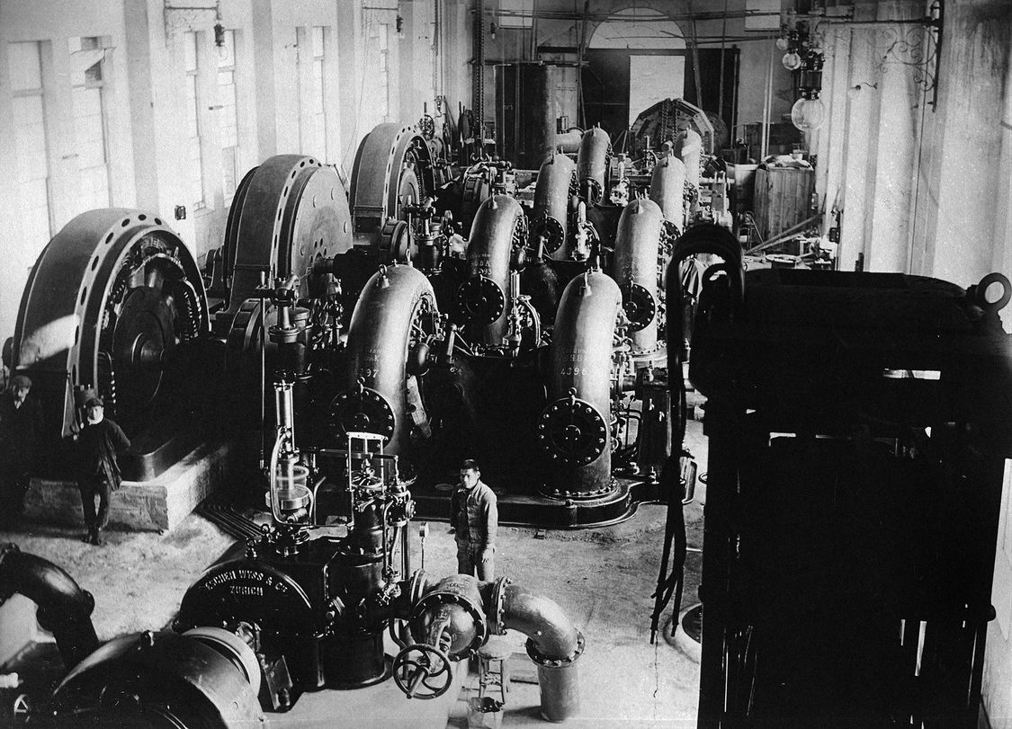 The Komahasi hydroelectric plant to supply electricity to Tokyo, 1908 