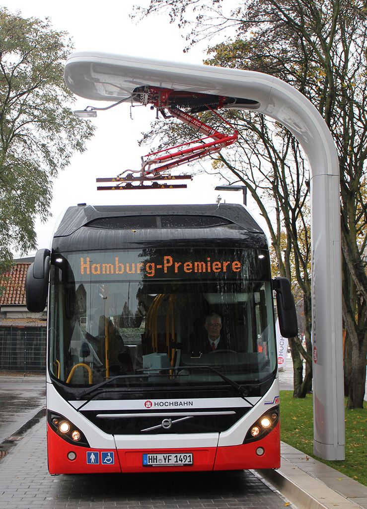 Electric hybrid bus with charging system from Siemens presented in Hamburg