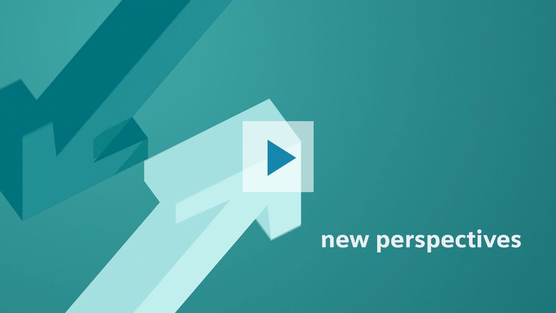 The picture shows two arrows that point in opposite directions: one upwards, the other downwards. The dominant color in the picture is green in different gradations. The subject of the video is displayed in white font on a dark green background; the video is played by clicking on the play button: “new perspectives” with SIMATIC PCS 7 V9.0