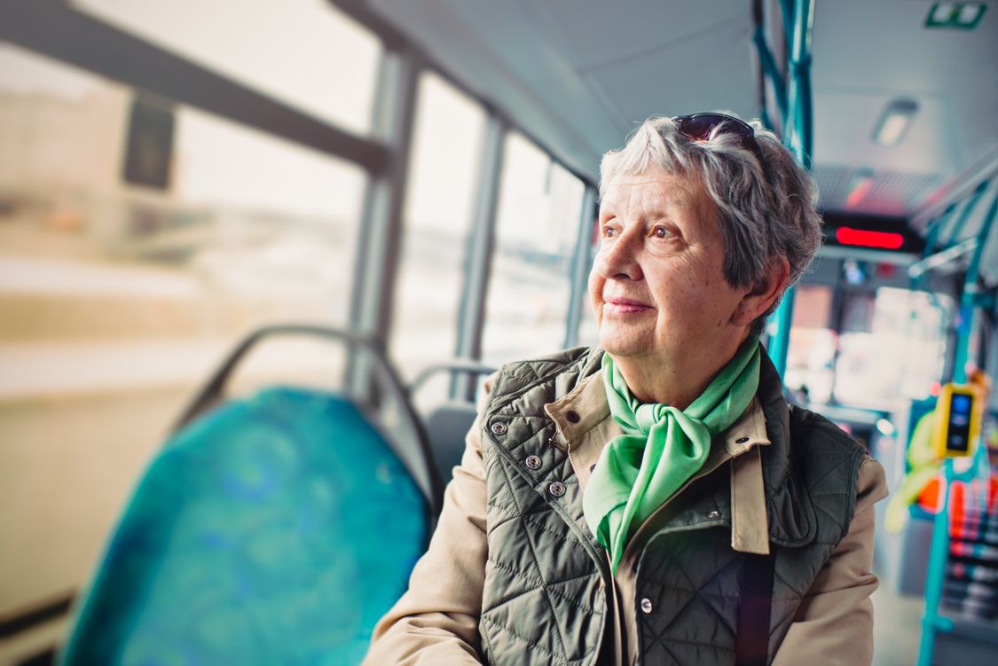 Dam i elbuss - grön kollektivtrafik