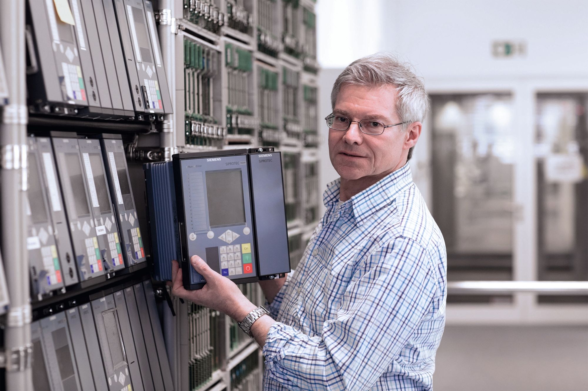 Smart transition of energy automation systems Siemens Global