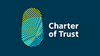 Ein stilisierter Fingerabdruck stellt das Logo der Charta of Trust dar