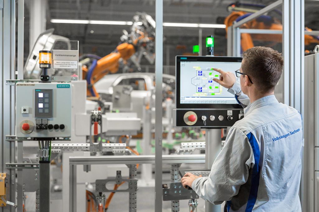 Siemens unterstützt Volkswagen beim Aufbau einer digitalisierten E-Car-Produktion 