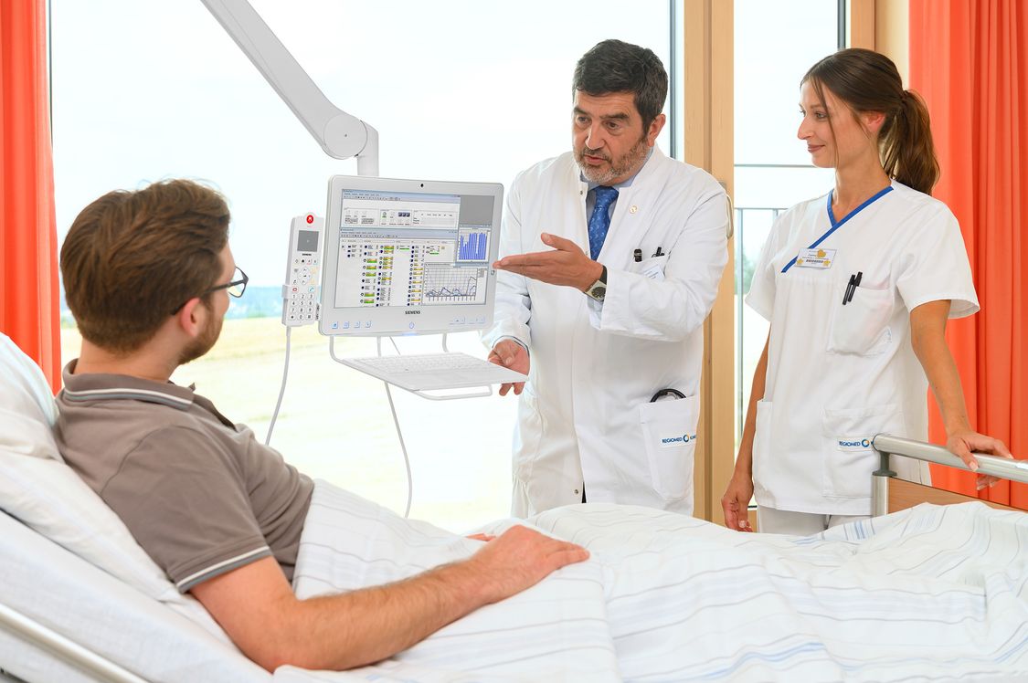 By the connection to the Hospital Information System the patient information is immediately available at the point of care.