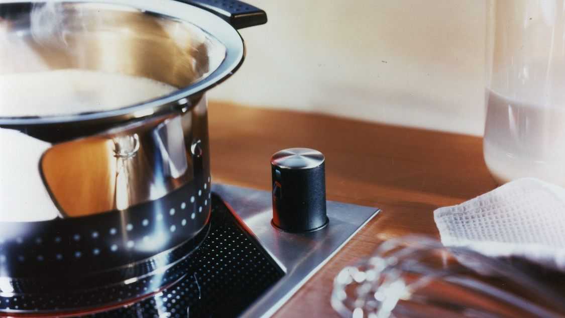 sensor-controlled cooktop