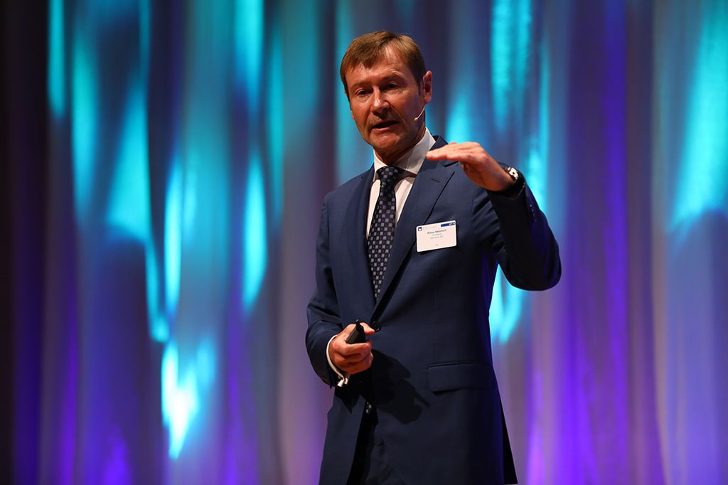 Klaus Helmrich, Mitglied des Vorstands der Siemens AG, beim "Forum Deutscher Mittelstand" in Stuttgart