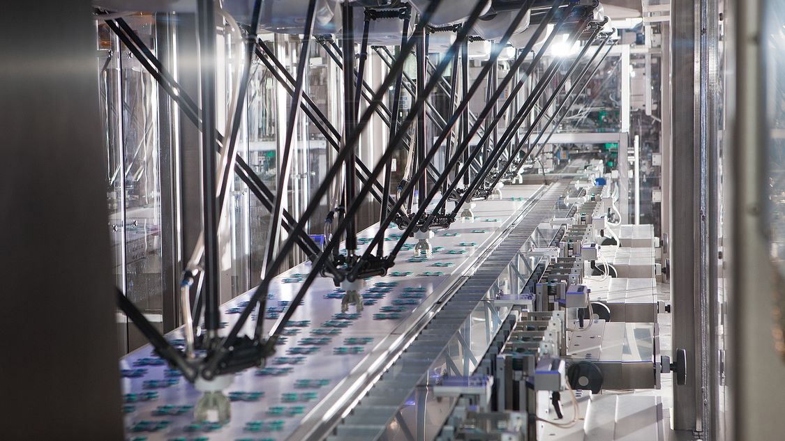mes-digital-enterprise-bayer-fertigungslinie-roboter
