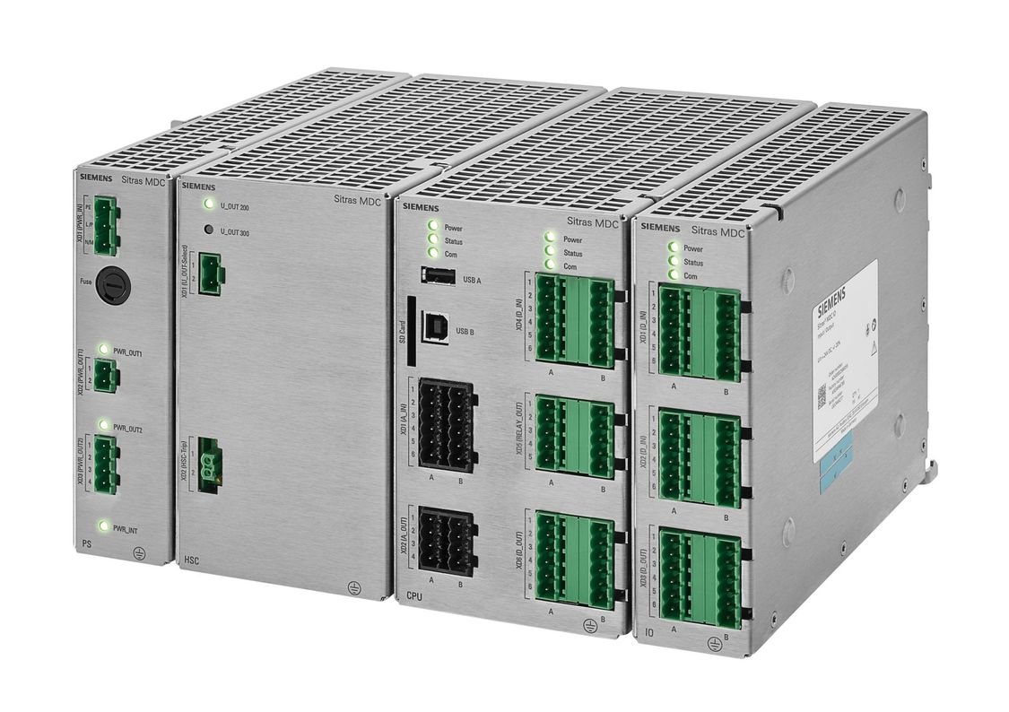 Controlador digital modular Sitras MDC da Siemens para fonte de alimentação de tração CC.