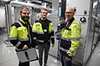 Pyry-Pekka Lehto, Joonas Leonsaari ja Jukka Varonen ovat kokeilleet datankeruulaitteiston toimivuutta Siemens Osakeyhtiön pääkonttorin kiinteistössä sijaitsevassa ilmanvaihtokoneessa.