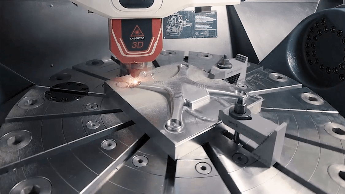 Photo of a workpiece (quadrocopter component) where a structure destroyed during machining is rebuilt in order to save the almost finished component