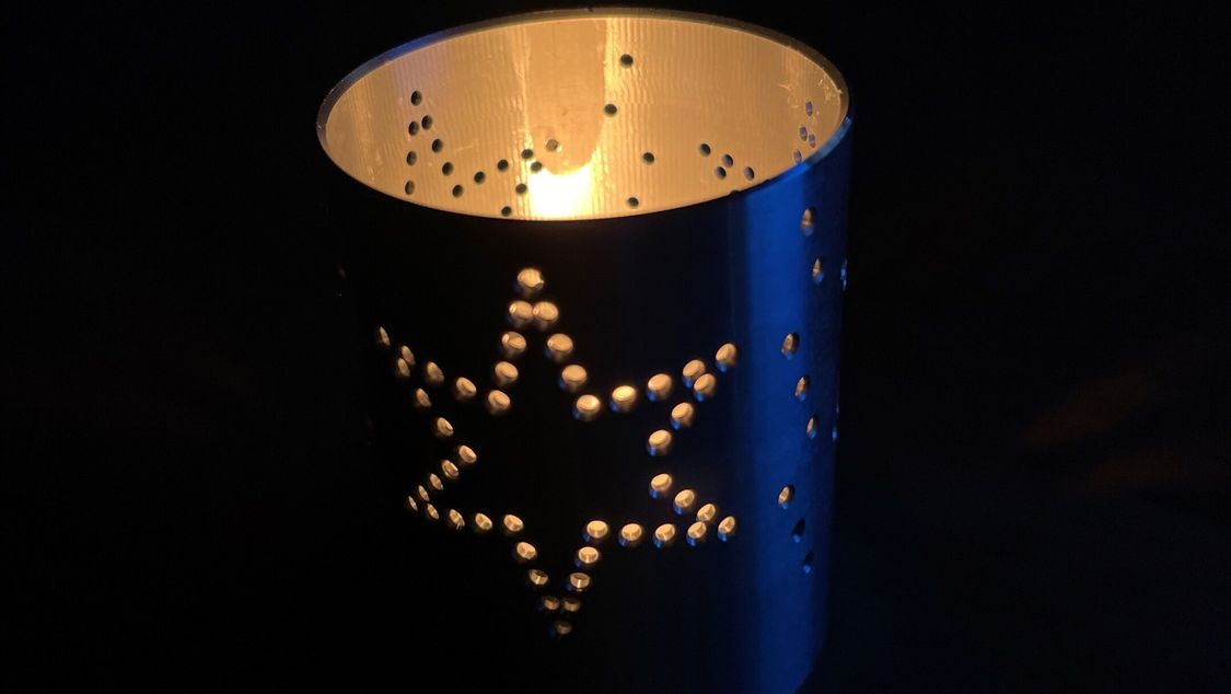 Photo: tealight holder "Star cup 2022", the candle is burning