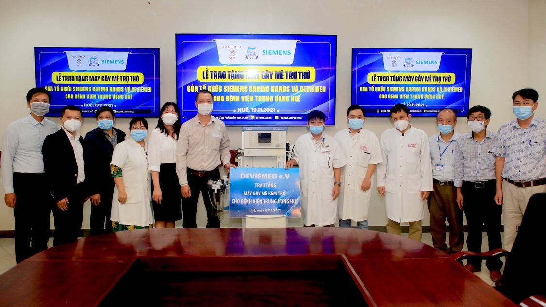 Siemens Caring Hands donates medical equipment to hospitals in Vietnam to fight COVID-19